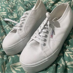 White platform supergas